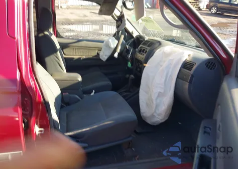 2002 Nissan Xterra Xe z USA, uszkodzony, nr VIN 5N1ED28YX2C525712